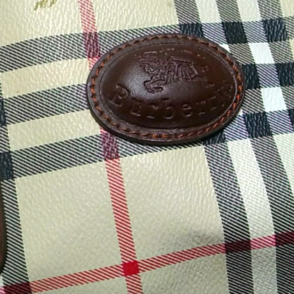 Burberry - Picture 2 of 4